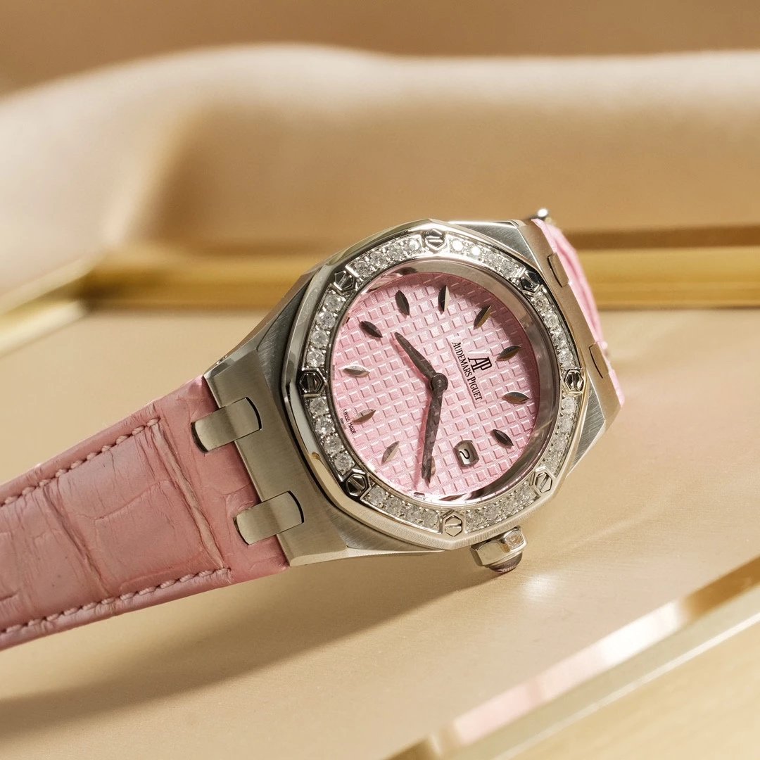 渠道原單 愛彼皇家橡樹繫列型號67601真鉆粉色盤石英皮帶女士腕錶-精仿愛彼