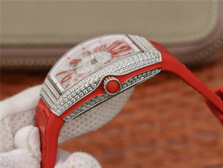 法穆兰Vanguard V32 女腕表 ，腕表的创作灵感源自其至美设计与独特造型 ，以太阳压纹表盘镶￥3480-精仿法蘭克穆勒