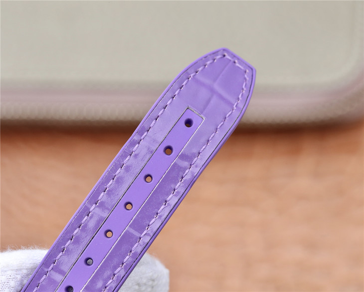 ABF法穆蘭Franck?Muller V32 繫列 女士腕錶 紫色矽膠錶帶 石英機芯￥3480-精仿法蘭克穆勒